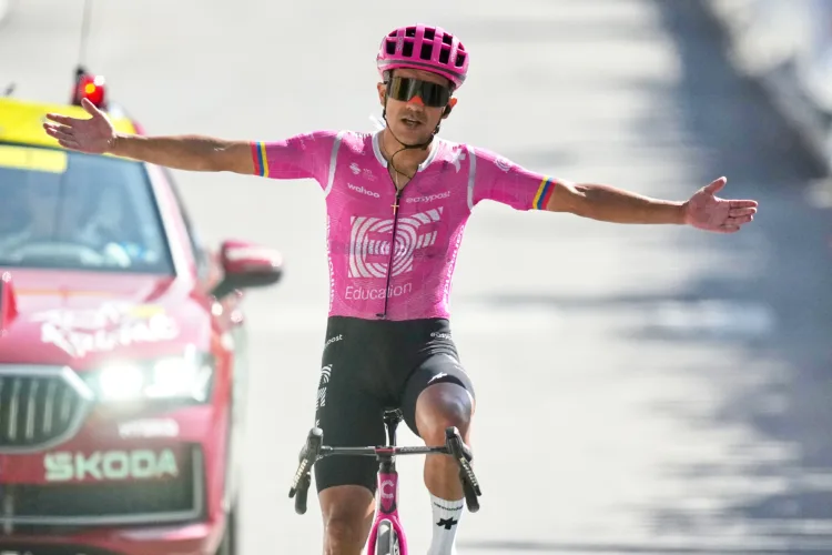 Carapaz wins stage 18 of Tour de France
